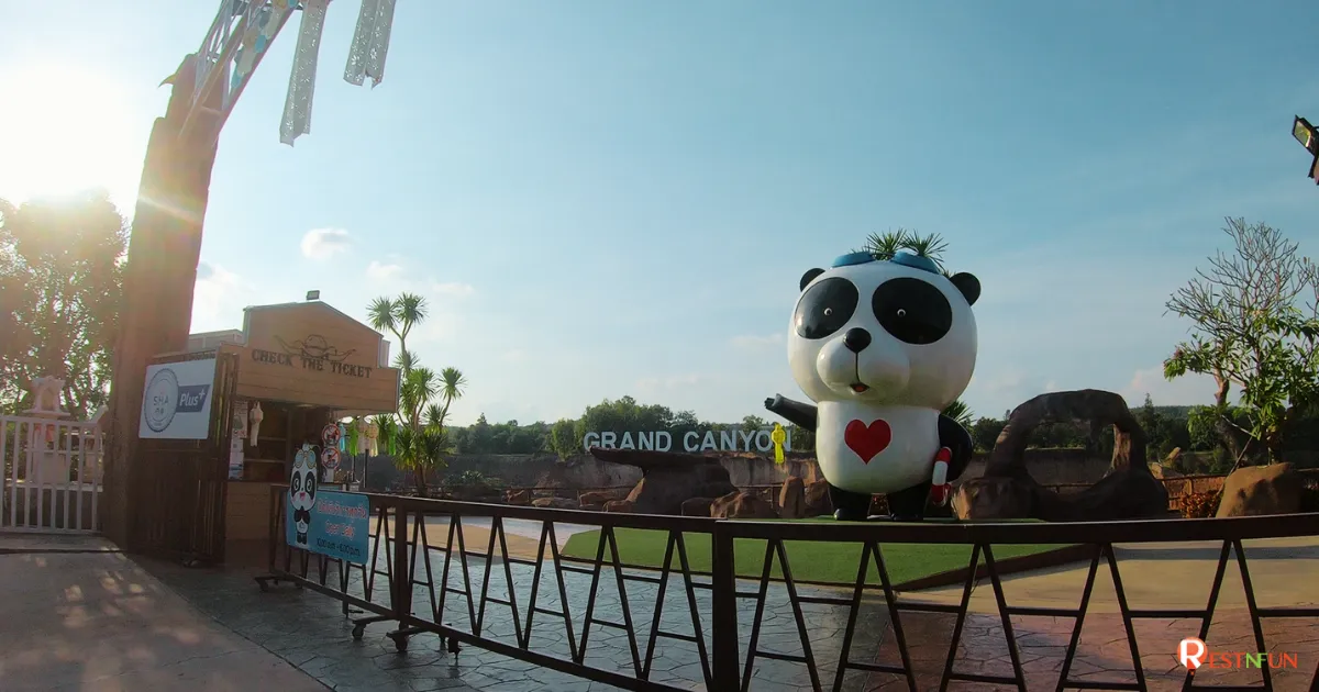 บริเวณทางเข้าสวนน้ำแกรนด์แคนยอน เชียงใหม่